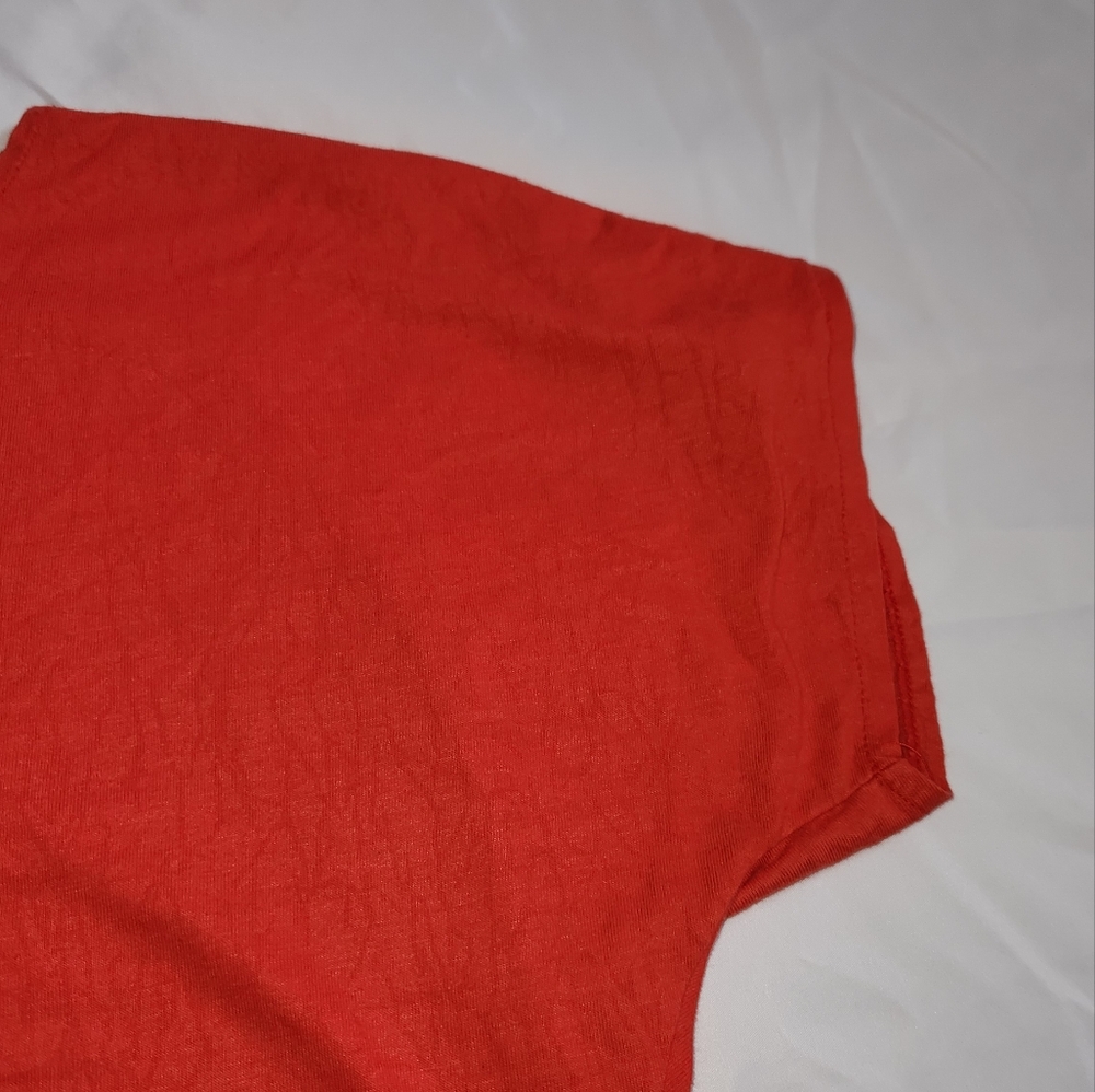 Red Cropped Tee; Diagonal Open In Bottom - Picture 5 of 5